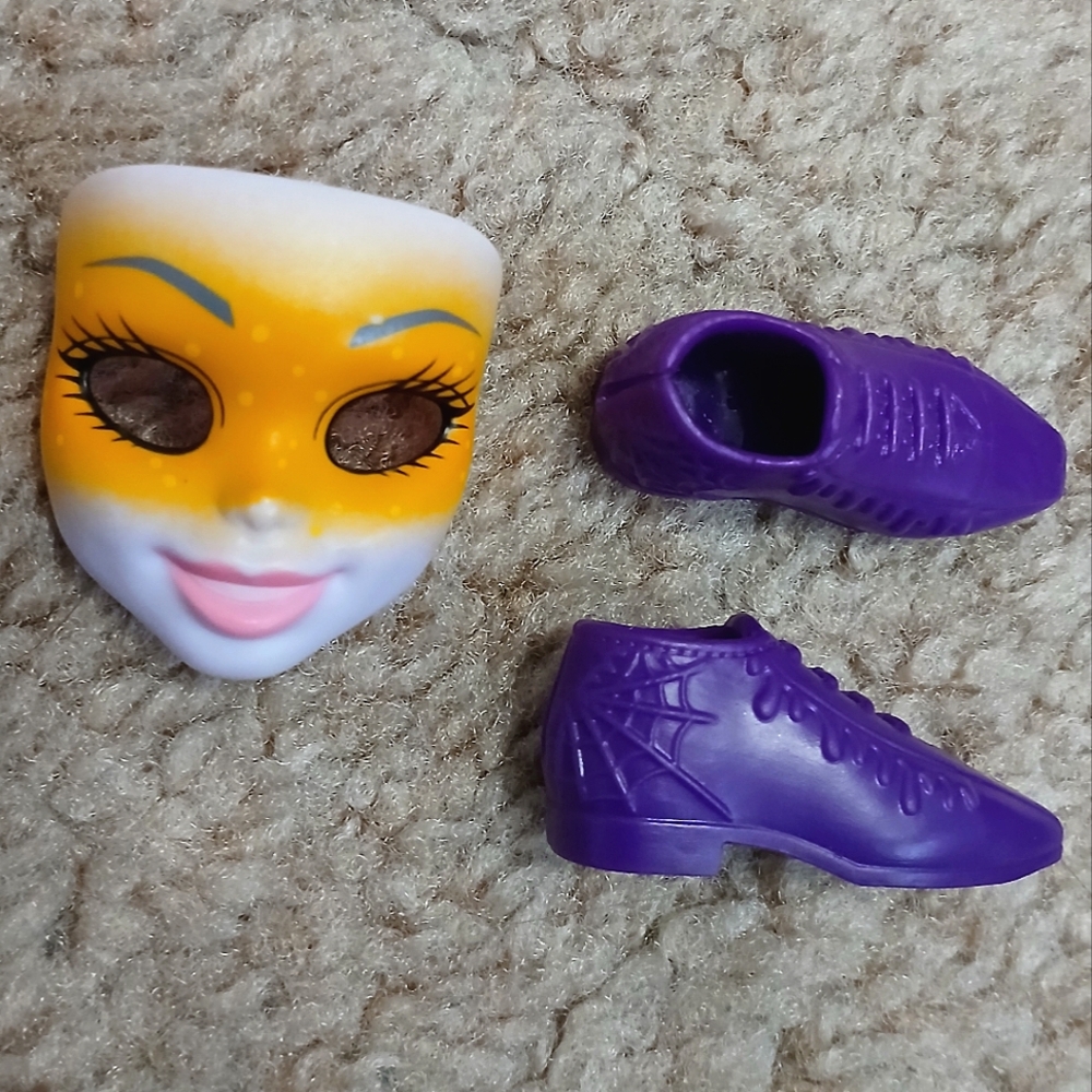Monster High Accessories Slo Mo's Shoes & Inner Monster Mask